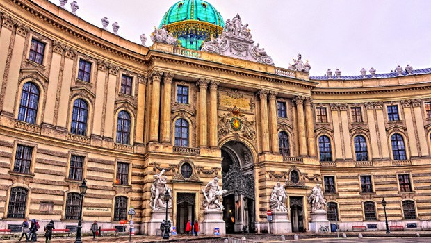Hofburg İmparatorluk Sarayı Nerededir?
