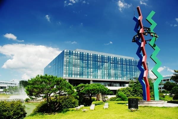 Kore İleri Bilim ve Teknoloji Enstitüsü'nde Eğitim Nasıldır?