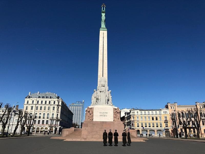 Riga Özgürlük Anıtı Nerededir?