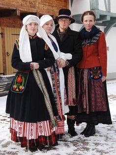 Litvanya Yöresel Kıyafetleri