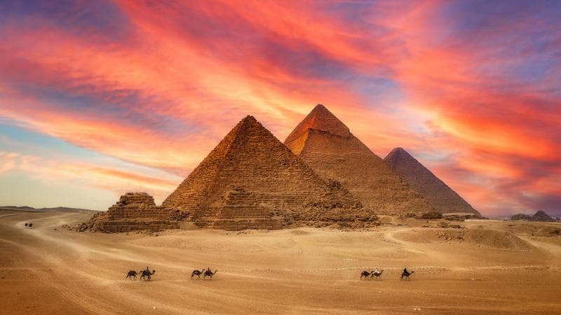 Mısır Piramitleri Hangi Şehirde Yer Alır?