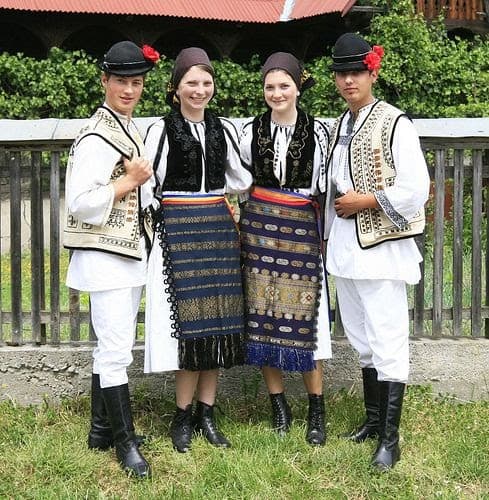 Romanya Yöresel Kıyafetleri